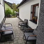 Aparthause Leona Nezbudska Lucka