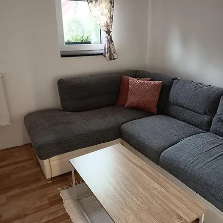 Aparthause Leona Nezbudska Lucka