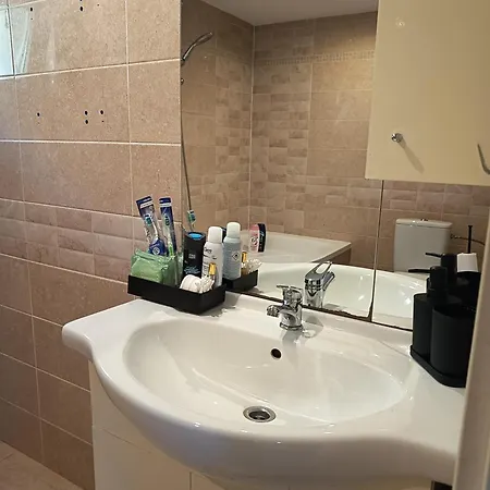 Aparthause Leona Nezbudska Lucka